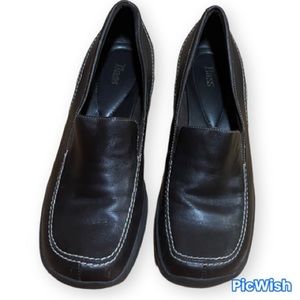 Bass Libby slip on shoes. Size 8.5